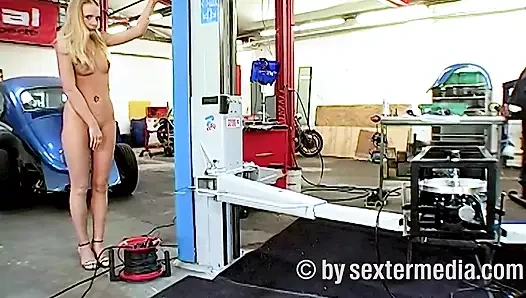 Doggy-style Machine Penetrates