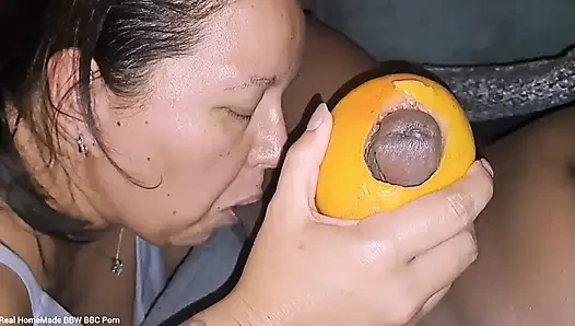 von BBC mit grapefruit, lutscht seine eier