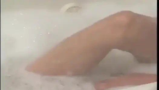 Gadis seksi toket besar bertopeng suka kontol besar di pantat.