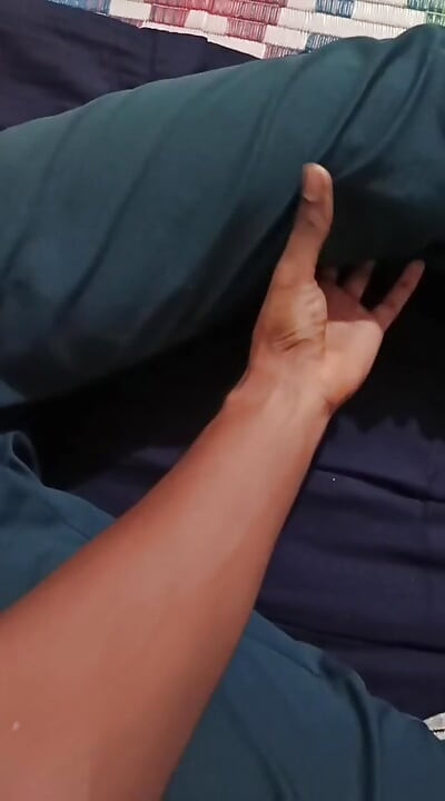 Reunirse después de mucho tiempo y tocar la gran polla sin cortar de mis mejores amigos