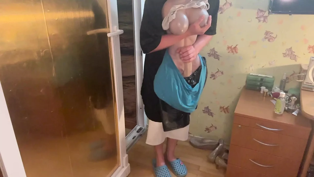 Carrying and masturbating the tranny till cums