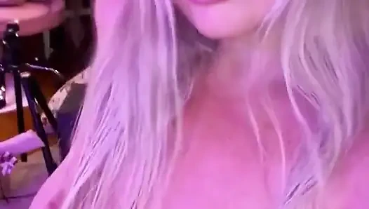 Aku mencintaimu dan aku di sini melakukan hal yang sama