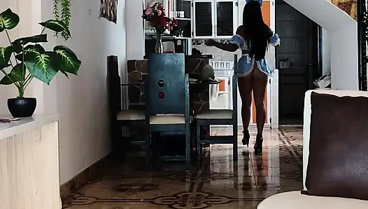Pov: karyawanmu lagi asik masturbasi pakai kakinya