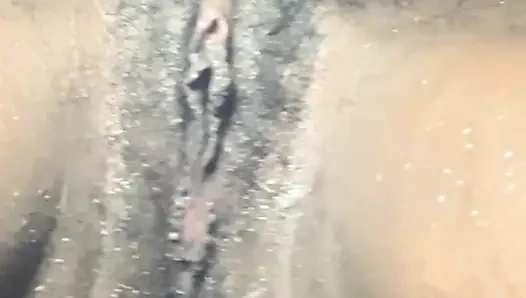 Browngurl234 lagi asik muasin memeknya pakai vibesual dantwerk energy di kamar mandi