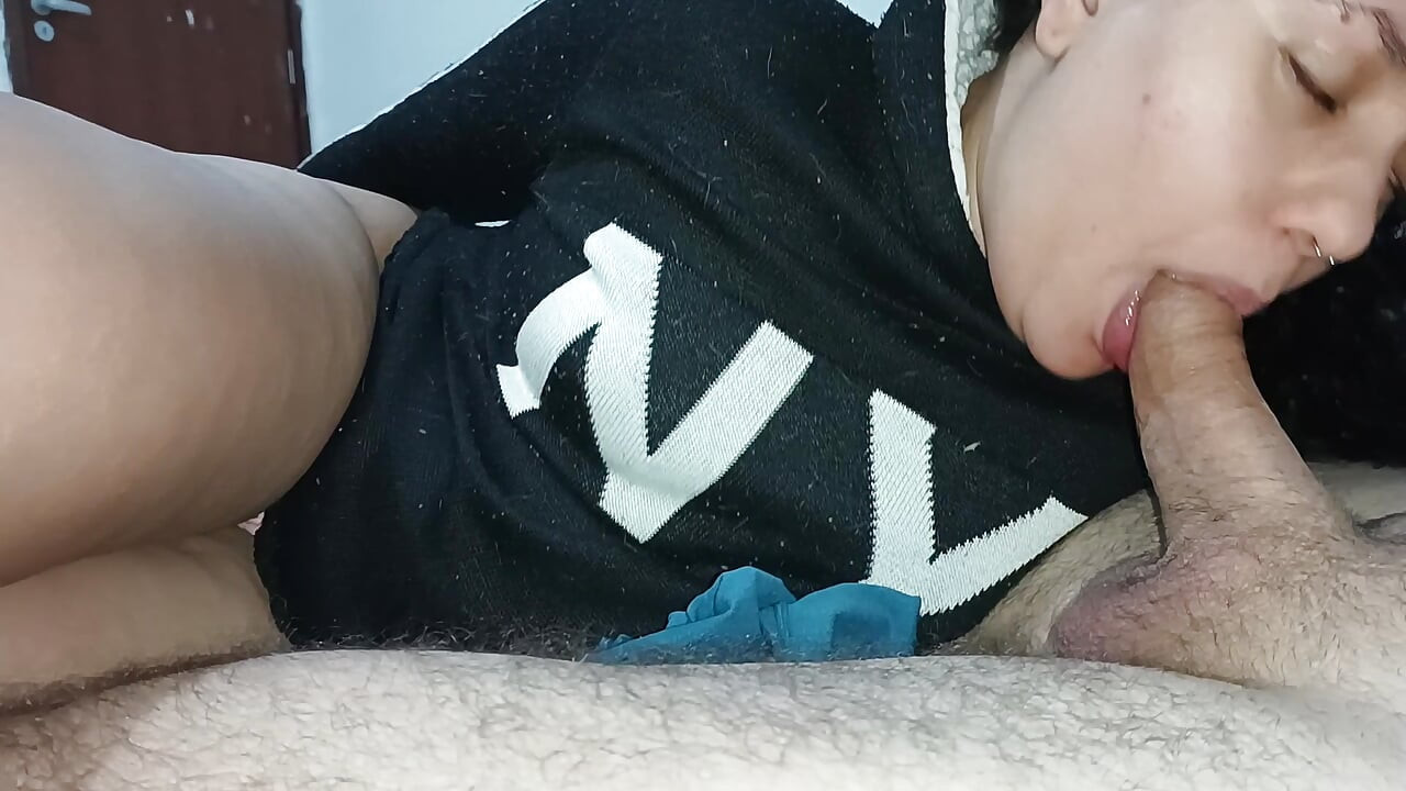 CLOSE UP SMEARED OF THE BEST BLOWJOB IN THE WORLD, SHE LOVES TO SUCK LIKE THIS