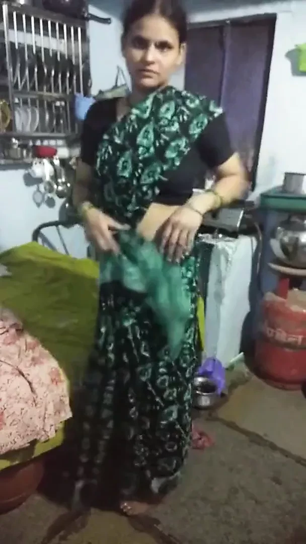 Mature Bhabhi Changing Dress, MMS