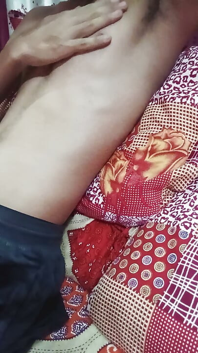 Resisting myself to cumm