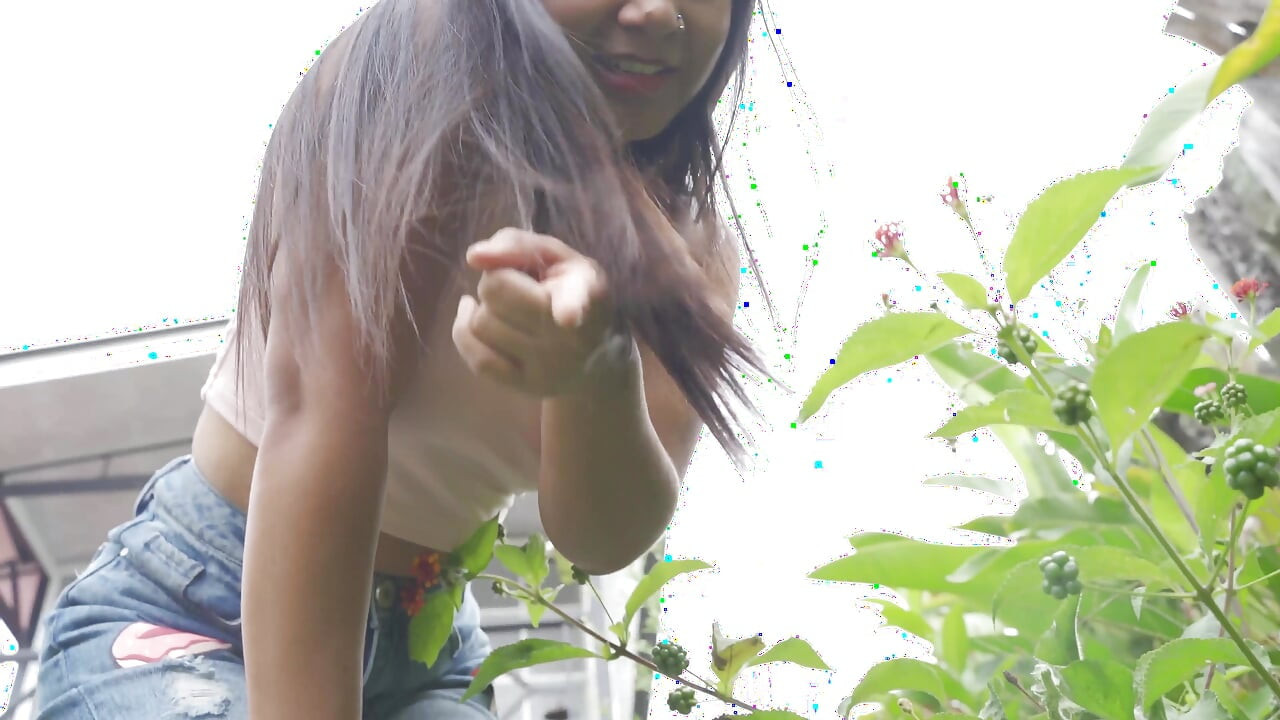 Giantess, I Found a Little Man in My Garden