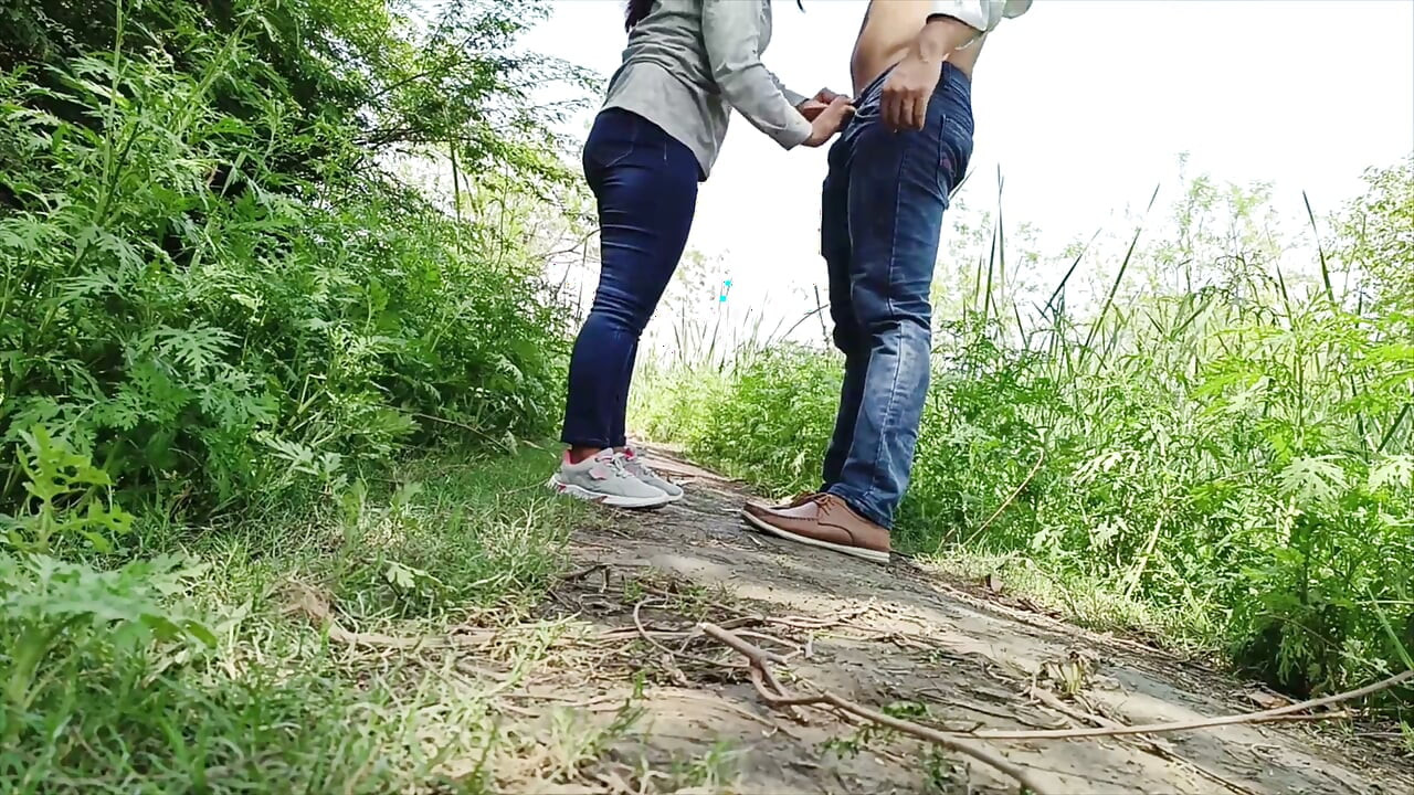 Hot Desi Girl Fucked Naked in Public Place