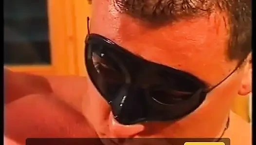 Masukkan pisto(lo)ne Anda ke pantat saya
