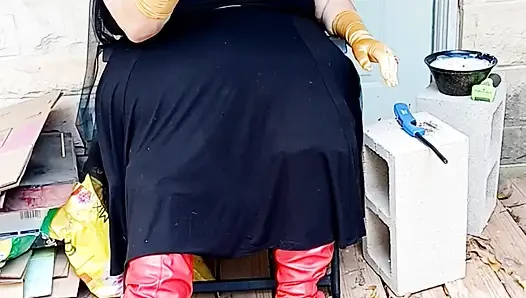 Yarasa kız sigara molası veriyor