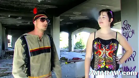 Shalimare leo si cewek rambut cokelat dengan toket kecil dientot habis-habisan di luar ruangan