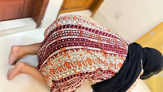 Ibu tiri muslim mesir dengan pantat bahenol terjebak di bawah ranjang sebelum dia mau seks anal dariku!
