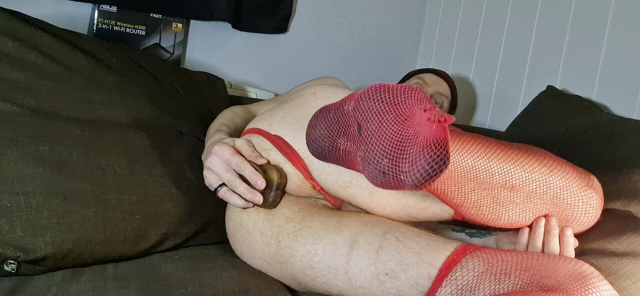 Vixen γαμημένο τεράστιο δονητή με μεταλλικό δαχτυλίδι πέους