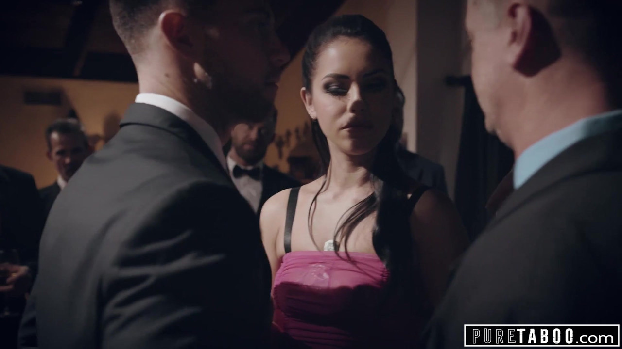 純粋なタブー痴女がビジネスマンに屈辱-公共ファック