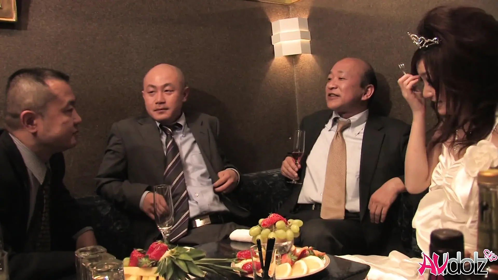 Japanese woman Rui Yazawa sucks two cocks in a bar,uncensored.