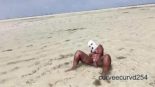 Afrika'da Halka açık Bir Plajda Teşhir
