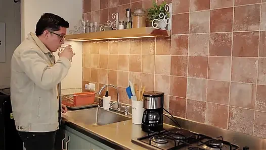 Kayınvalidem ve ağzına geliyorum. Kız arkadaşımı ziyaret ederken
