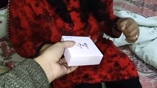 Aj Stepson ne apni Stepmom ko diya gift !