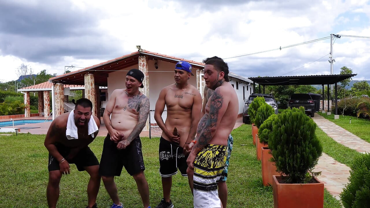 Moj prvi gangbang sa prijateljima mog budućeg muža 1 pička 6 kurčeva