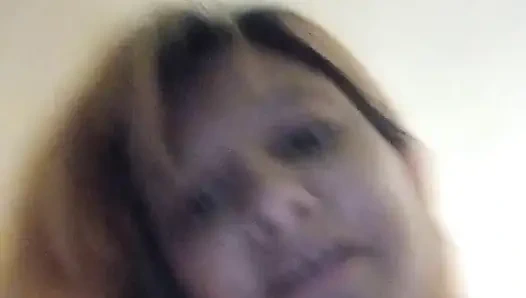 блондинка кончает с ее рукой