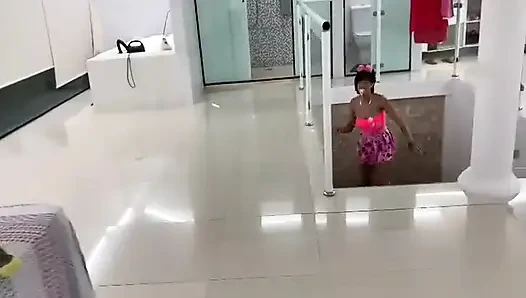 Freundinnen, die zu Hause Spaß haben