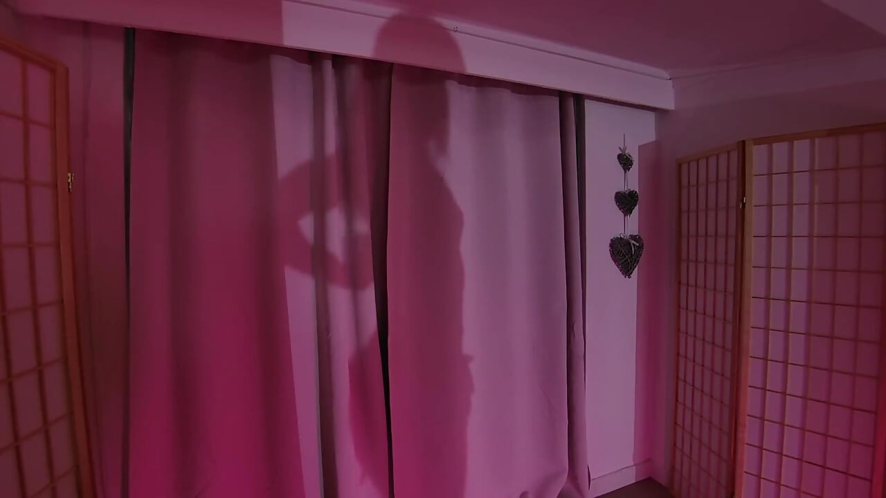 April en Emojizz - Schaduwachtige cuckold