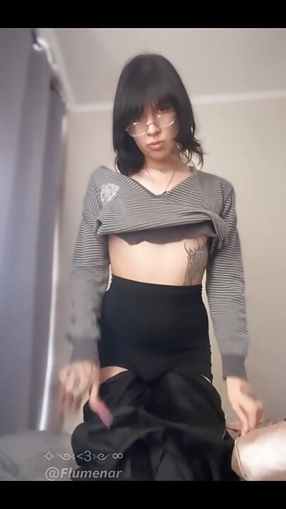 Gadis collegue ini tiba-tiba ngerjain semua pekerjaan rumah sampai kamu stres