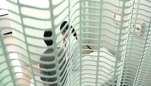 Perawat cantik hono menariknya ke dalam perselingkuhan terlarang yang tidak bisa lagi dia tolak