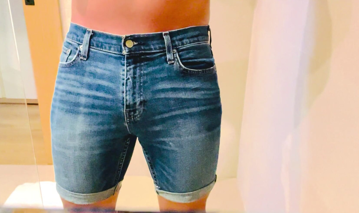 Hollister shorts pissed off
