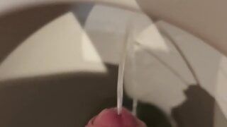 Огромная белая порция спермы в туалете