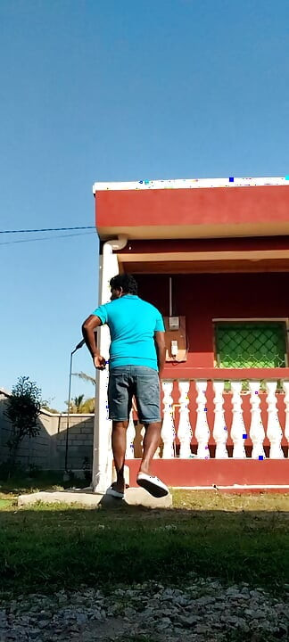 Masturbando fora da porta