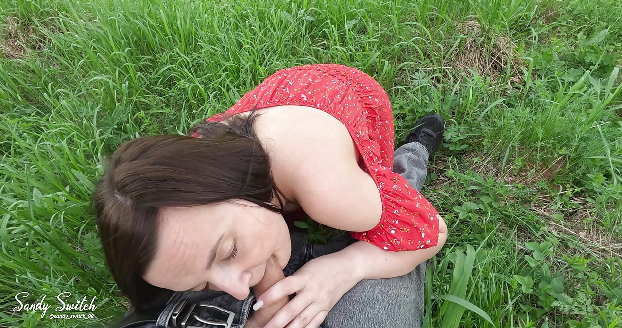POV-blowjob im freien und gesichtsbesamung in nahaufnahme