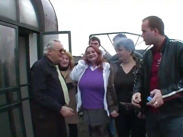 Velika debela milf jebe guzu i liže pičku veliki kurac u sise... Svrši u usta