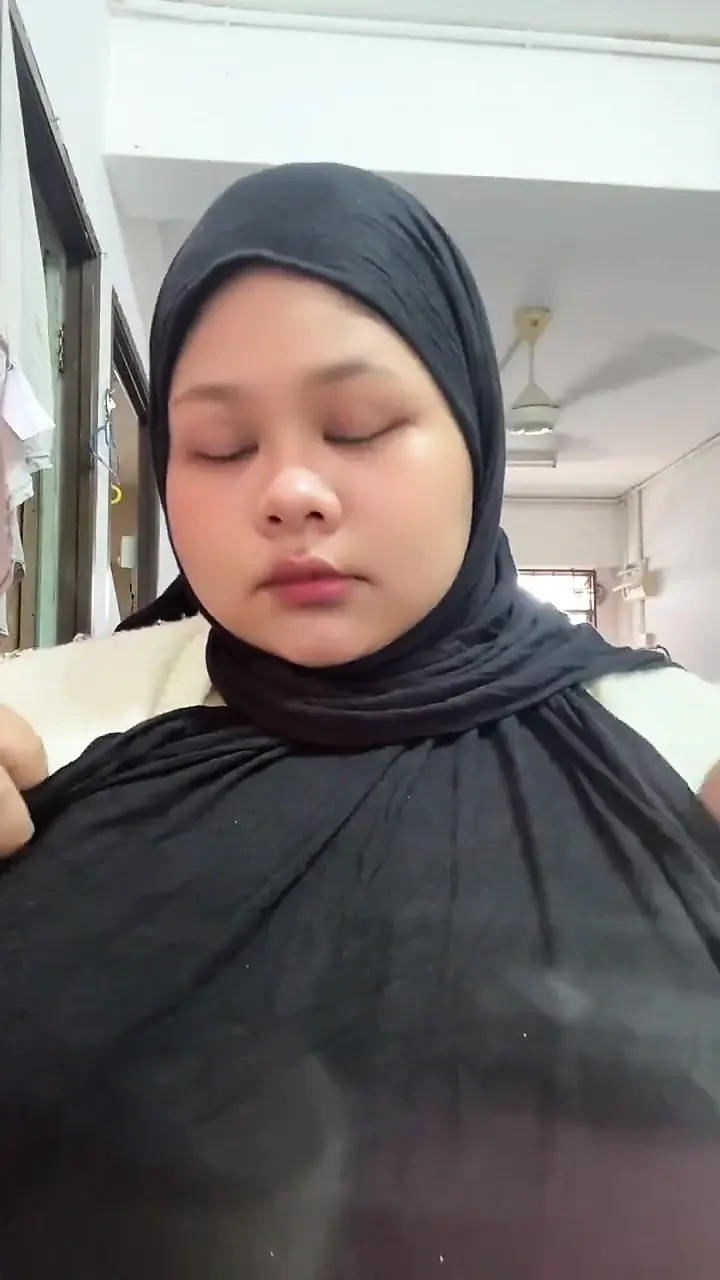 Uncensored Hijabi Massage Big Titty