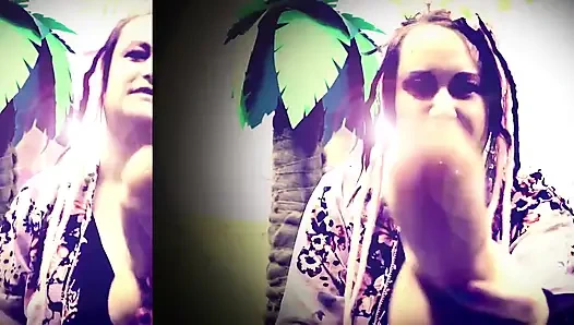 Nyepong kontol banci sambil mainin dildo sama dewi lana