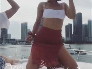 Vanessa Hudgens sexy Instagram-Zusammenstellung