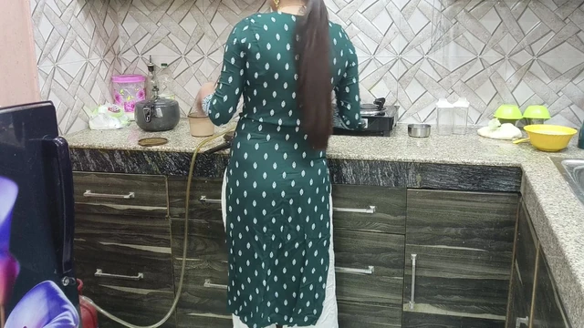 Indian Punjabi Ma Put New Desi Chudai Full Galiyan Punjabi Full HD Desi Sardarni Stepmum Wound Mari In Kitchen