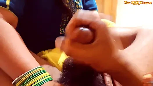 Ateşli yenge ruh hali olmadan elle muamele çekiyor