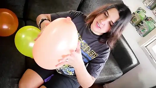 Metal kız partiden önce tüm balonları patlatıyor - tavşan looner [lowres]