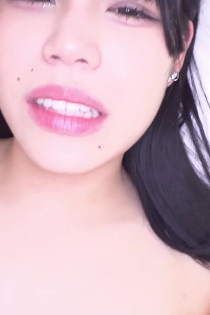 Miu Akino Is a Cute College Babe Who Needs Money