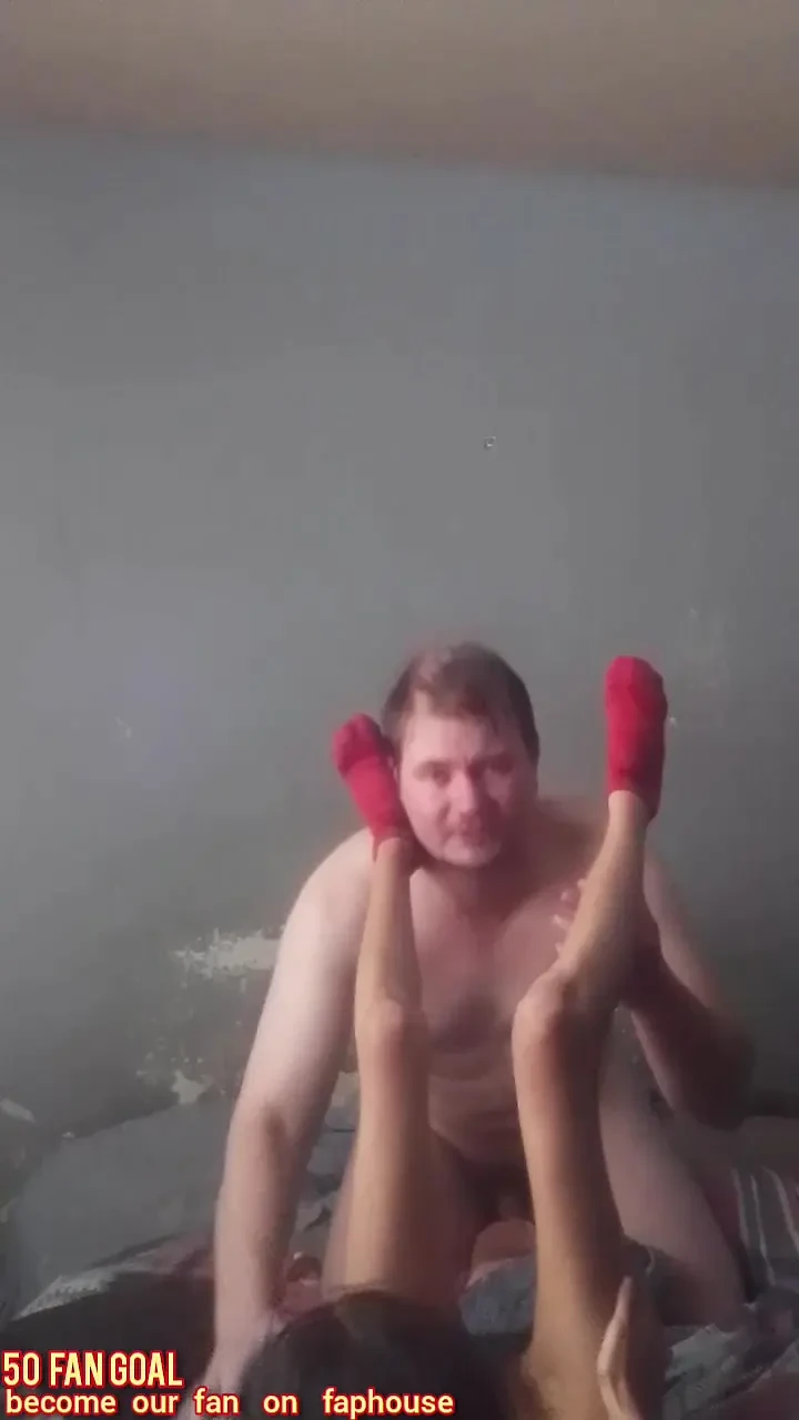 Old Man Eating 18 Year Old Petite Teen's Pussy and Gets Handjob