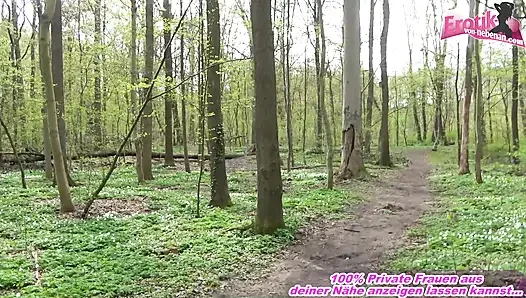 Mollige Deutsche Milf beim outdoor Blowjob im Wald mit einem Fremden Mann