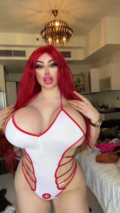 Curvy Bombshell Beauty  Bibi Bugatti