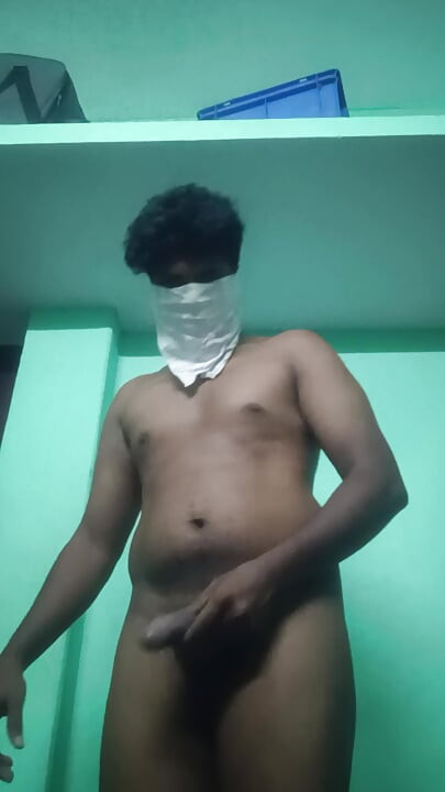 Yaz zamanı geldi ve bütün kızlar sıska bikinileriyle soyunuyor. Bu oyunda, tropikal bir arazi