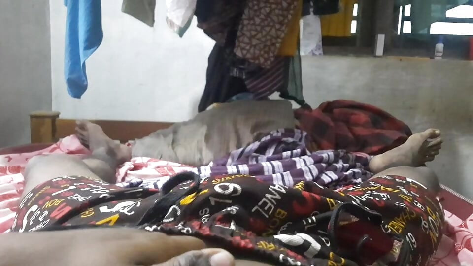 18-godišnjakinja s dlakavim kurcem drka drkanje