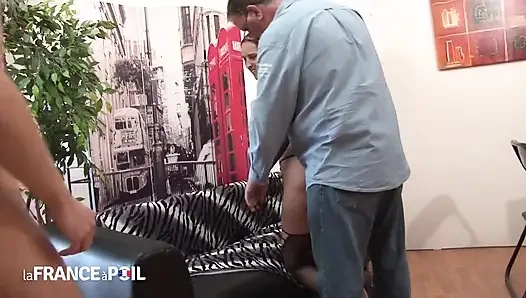 Raunchy hure bekommt faust in den arsch gefickt