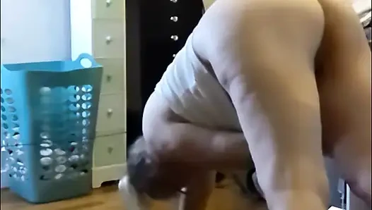Ayo coli bareng tante semok yang lagi latihan yoga sambil bugil!