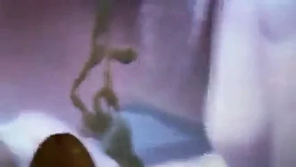 Jen'in üzerine boşalıyor