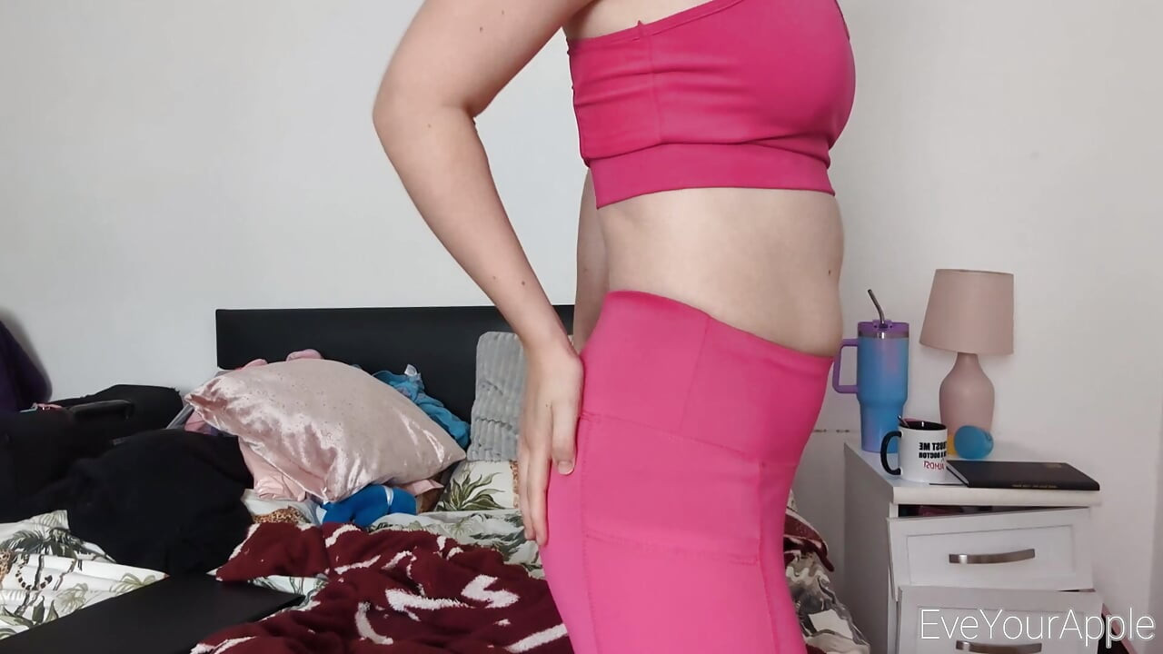Cute Gym Girl Eve Catches You Up On Life